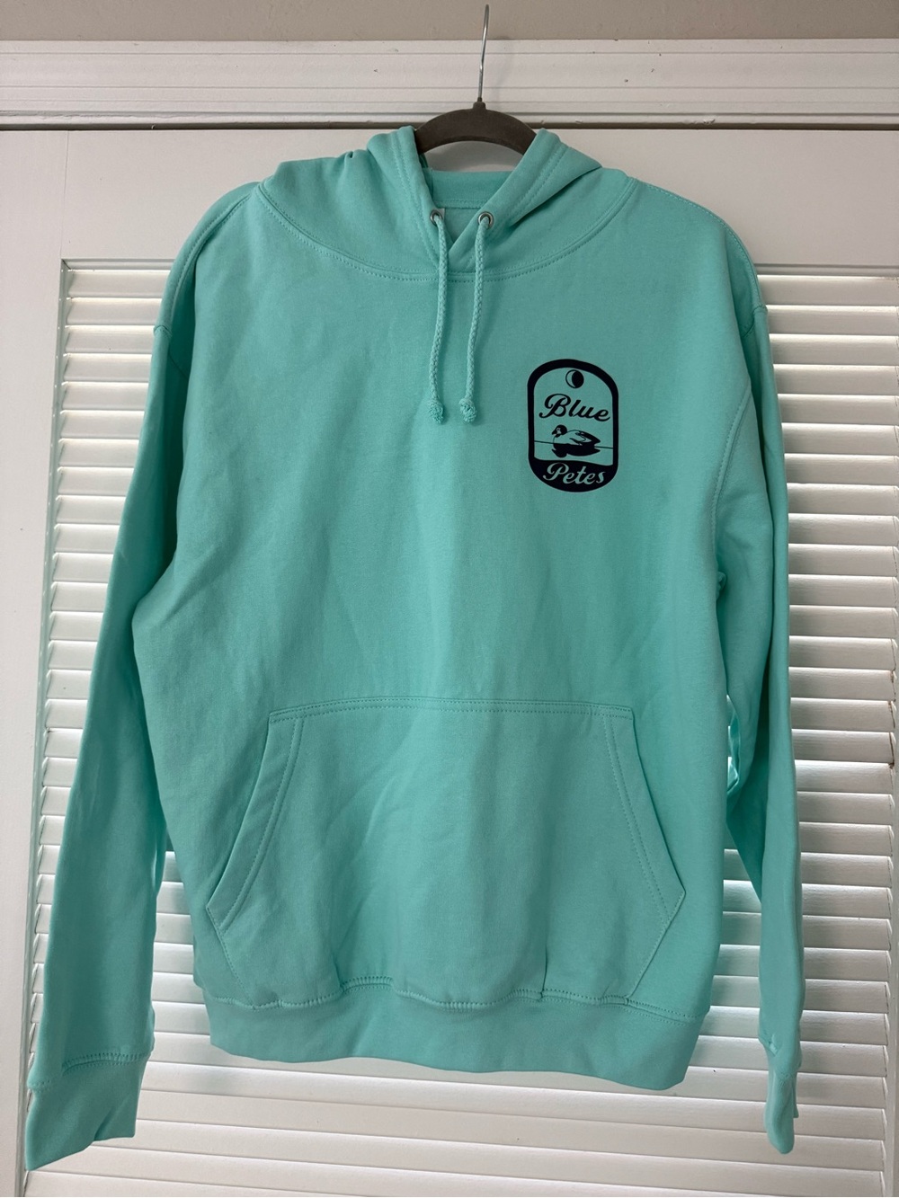 BNWOT Virginia Beach Blue Pete’s Mint Green Crewneck Sweater - Women's M
